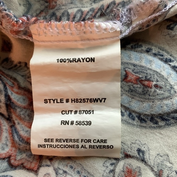 Speechless cap sleeve, paisley dress.  Elastic around neck & under bust.  Size M - Picture 5 of 6